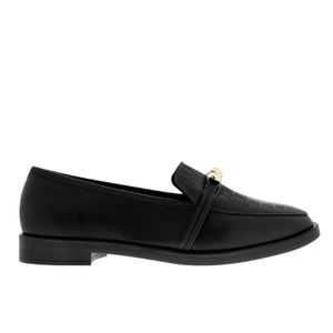 Mocasín Irene color negro con detalle croco y perlas doradas  D14240132501